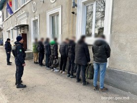 Opt migranți ucraineni, prinși la frontieră. Ar fi achitat aproape un milion de lei pentru a ajunge în Moldova